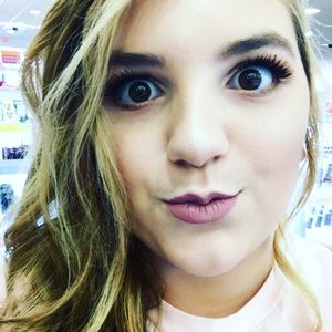 Meet your Posher, Abby